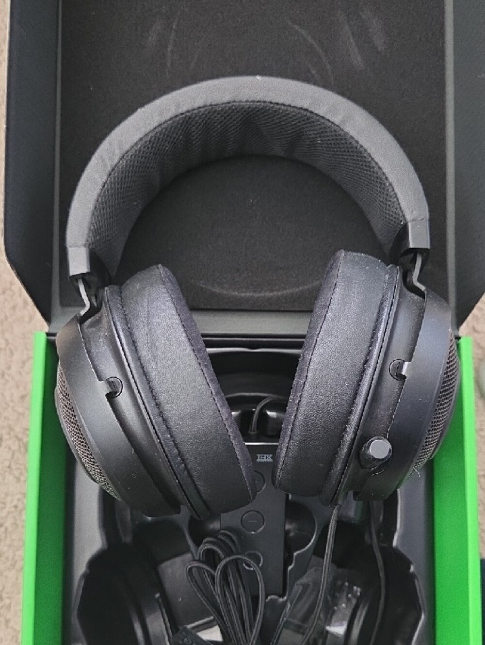 Razer Kraken Tournament Edition Headset — Black with Green Accents - Picture 5 of 5